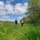 Zwei Wanderer im Habichtswald