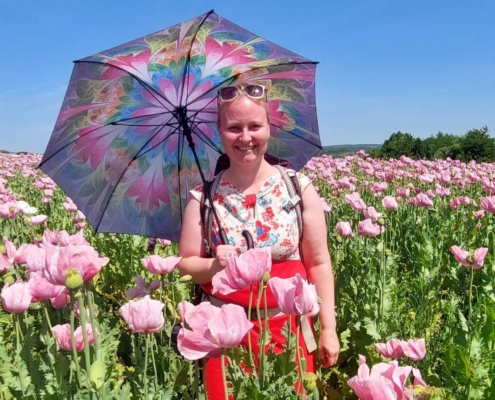 Julia im Mohnfeld